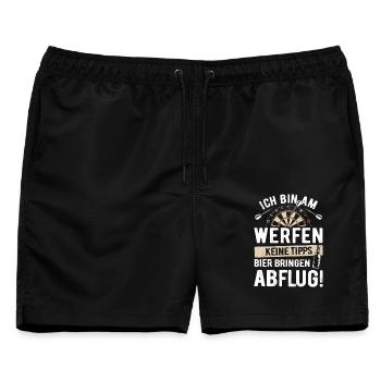 Darts | Bin am Werfen, keine Tipps Bier bringen - Männer Badeshorts - Schwarz - Vorne - AI Model Male 178 light (178cm)