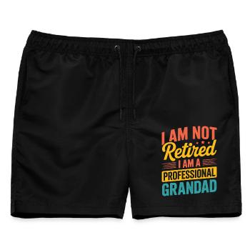 Ich bin nicht im Ruhestand. Ich bin ein professioneller Großvater. - Männer Badeshorts - Schwarz - Vorne - AI Model Male 178 light (178cm)