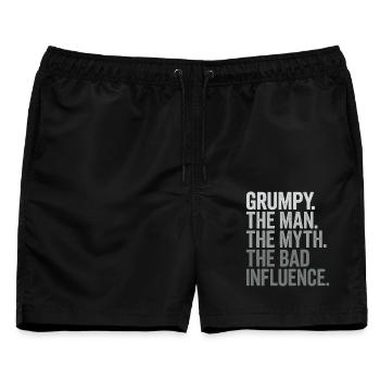 Grumpy der Mann, der Mythos, der schlechte Einfluss - Männer Badeshorts - Schwarz - Vorne - AI Model Male 178 light (178cm)