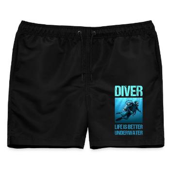 Life Is Better Underwater Scuba Diver - Männer Badeshorts - Schwarz - Vorne - AI Model Male 178 light (178cm)