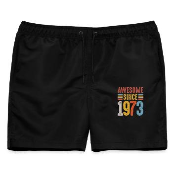 Genial seit 1973 Retro Abzeichen - Männer Badeshorts - Schwarz - Vorne - AI Model Male 178 light (178cm)