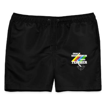 Kreide Scharfschütze und Lehrer - Männer Badeshorts - Schwarz - Vorne - AI Model Male 178 light (178cm)
