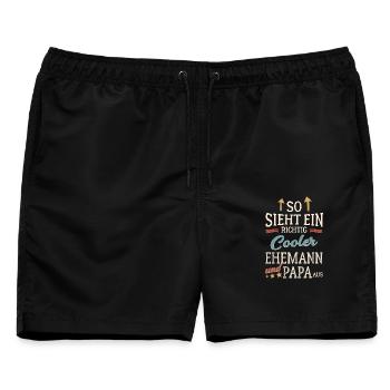 So sieht ein cooler Ehemann und Papa aus Vatertag - Männer Badeshorts - Schwarz - Vorne - AI Model Male 178 light (178cm)