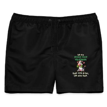 Second Hand Vegetarier – Lustiges Kuh-Design - Männer Badeshorts - Schwarz - Vorne - AI Model Male 178 light (178cm)