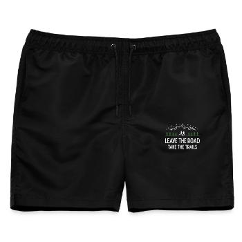 Trailrunning – Verlasse die Straße, nimm die Trails - Männer Badeshorts - Schwarz - Vorne - AI Model Male 178 light (178cm)