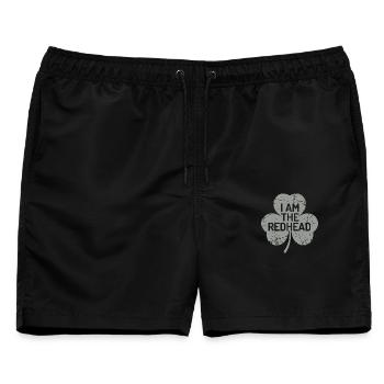 Ich bin der rothaarige Shamrock-Stolz - Männer Badeshorts - Schwarz - Vorne - AI Model Male 178 light (178cm)