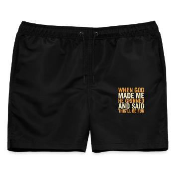 Als Gott grinste, wird das Spaß machen lustiges Zitat - Männer Badeshorts - Schwarz - Vorne - AI Model Male 178 light (178cm)