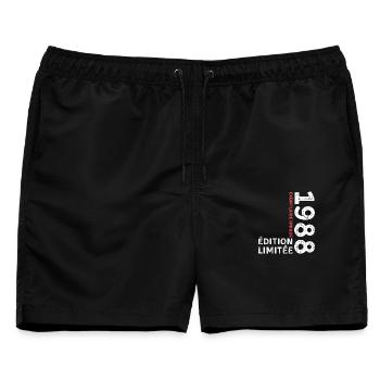 Typografischer Stil von 1988 - Männer Badeshorts - Schwarz - Vorne - AI Model Male 178 light (178cm)
