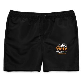 Ich Bin Mit Der Hexe Hier - Männer Badeshorts - Schwarz - Vorne - AI Model Male 178 light (178cm)