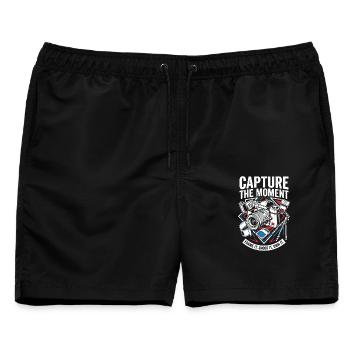 Capture The Moment Photography - Männer Badeshorts - Schwarz - Vorne - AI Model Male 178 light (178cm)