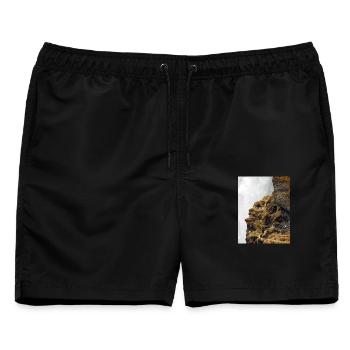 Seevögel, die auf der Klippe nahe dem Wasserfall sitzen, sitzen - Männer Badeshorts - Schwarz - Vorne - AI Model Male 178 light (178cm)