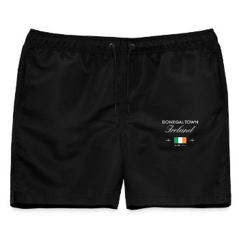 Donegal Town Irland Koordinaten Reise Souvenir - Männer Badeshorts - Schwarz - Vorne - AI Model Male 178 light (178cm)