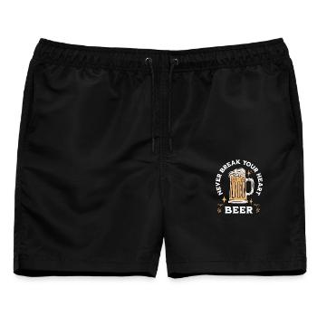 BEER NEVER BREAK YOUR HART - Männer Badeshorts - Schwarz - Vorne - AI Model Male 178 light (178cm)