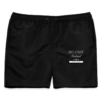 Belfast Irland Souvenir – Reise Koordinaten - Männer Badeshorts - Schwarz - Vorne - AI Model Male 178 light (178cm)