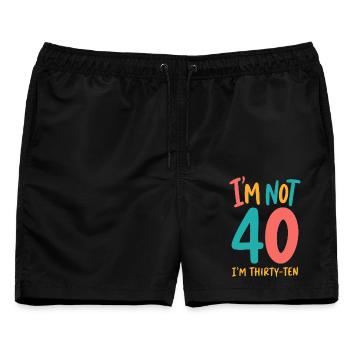 40. Geburtstag - I'm not 40 I'm Thirty Ten - Männer Badeshorts - Schwarz - Vorne - AI Model Male 178 light (178cm)