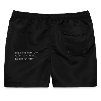 Ich komme grad auf blöde Gedanken? Kommst du mit? - Männer Badeshorts - Schwarz - Hinten - AI Model Male 178 light (178cm)