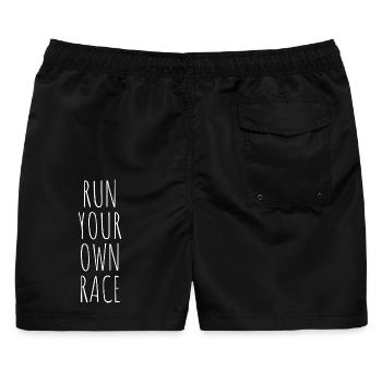 RUN YOUR OWN RACE - Männer Badeshorts - Schwarz - Hinten - AI Model Male 178 light (178cm)