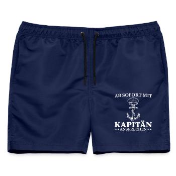 Mit Kapitän ansprechen Bootsführerschein bestanden - Männer Badeshorts - Navy - Vorne - AI Model Male 178 light (178cm)
