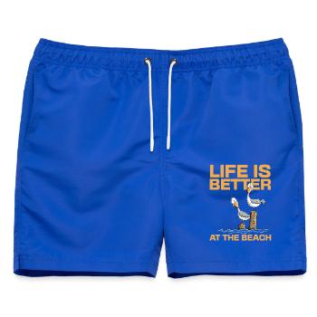Möwen Urlaub Life Is better At The Beach Strand - Männer Badeshorts - Royalblau - Vorne - AI Model Male 178 light (178cm)