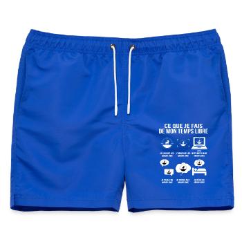 Was ich in meiner Freizeit mache: Jägerhumor - Männer Badeshorts - Royalblau - Vorne - AI Model Male 178 light (178cm)