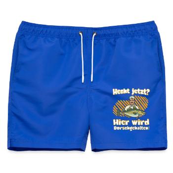 Hecht Jetzt? Hier wird Dorsch gehalten! - Männer Badeshorts - Royalblau - Vorne - AI Model Male 178 light (178cm)