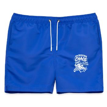 Ein bisschen Chaos ist auch ein Plan – Lustiger Wa - Männer Badeshorts - Royalblau - Vorne - AI Model Male 178 light (178cm)