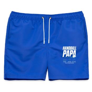 Handballpapa Geschenk – Saison für Saison - Männer Badeshorts - Royalblau - Vorne - AI Model Male 178 light (178cm)