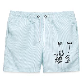Setzen Sie sich hin und gehen Sie. Rollstuhlfahrer vs. Hund. Humor # - Männer Badeshorts - hellblau gestreift - Vorne - AI Model Male 178 light (178cm)