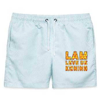 Lamm lebe der König! Königstag Orange oben # - Männer Badeshorts - hellblau gestreift - Vorne - AI Model Male 178 light (178cm)