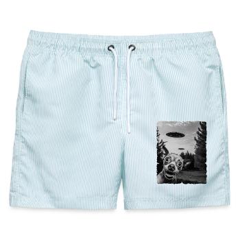 Chihuahua Auserirdisch Invasion Uap Weirdcore - Männer Badeshorts - hellblau gestreift - Vorne - AI Model Male 178 light (178cm)