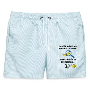 Klein aber dünn – witziger Spruch zum JGA - Männer Badeshorts - hellblau gestreift - Vorne - AI Model Male 178 light (178cm)