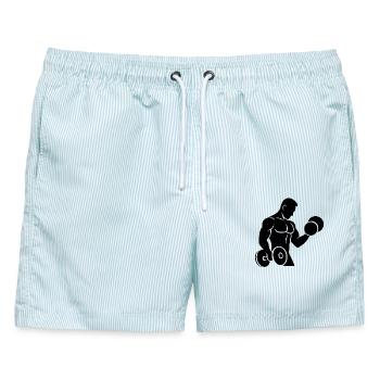 Muskelmann beim Krafttraining - Männer Badeshorts - hellblau gestreift - Vorne - AI Model Male 178 light (178cm)