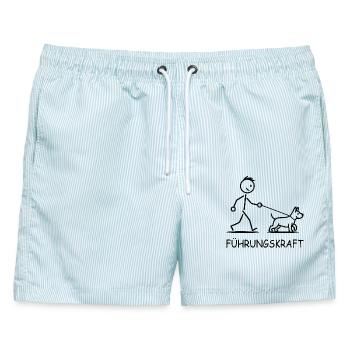 Führungskraft Hundebesitzer  - Männer Badeshorts - hellblau gestreift - Vorne - AI Model Male 178 light (178cm)