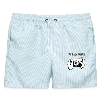Vintage Selfie-Kamera - Männer Badeshorts - hellblau gestreift - Vorne - AI Model Male 178 light (178cm)