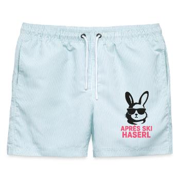Après Ski Haserl Winterurlaub Hütte Party - Männer Badeshorts - hellblau gestreift - Vorne - AI Model Male 178 light (178cm)
