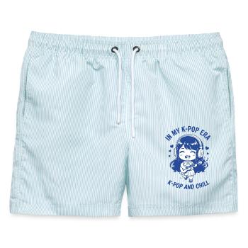 In meiner K-Pop-Ära K-Pop und entspannte niedliche koreanische Musik - Männer Badeshorts - hellblau gestreift - Vorne - AI Model Male 178 light (178cm)