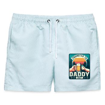 Werdender Papa loading Zukünftiger Vater 2027 - Männer Badeshorts - hellblau gestreift - Vorne - AI Model Male 178 light (178cm)