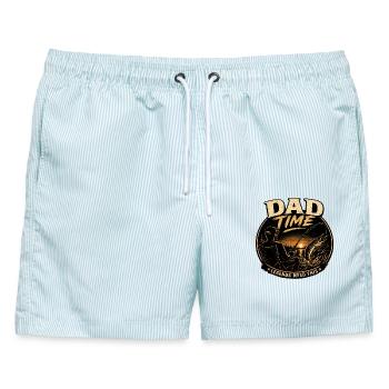 Dad Time Angelshirt – Pike Strike Sunset - Männer Badeshorts - hellblau gestreift - Vorne - AI Model Male 178 light (178cm)