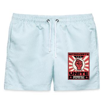Introvertierte schließen sich zusammen - Männer Badeshorts - hellblau gestreift - Vorne - AI Model Male 178 light (178cm)