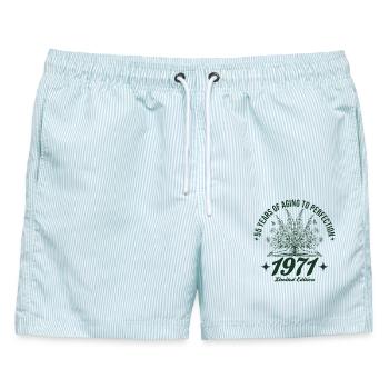 55. Geburtstag Wildblumen Jahrgang 1971 Retro - Männer Badeshorts - hellblau gestreift - Vorne - AI Model Male 178 light (178cm)