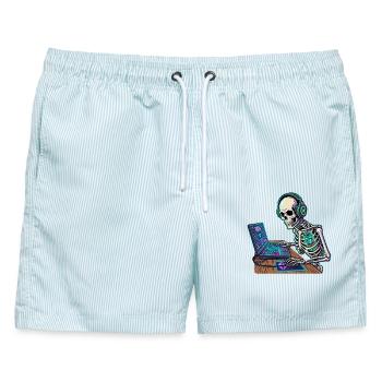 Gamer Skelett Energy Drink PC - Männer Badeshorts - hellblau gestreift - Vorne - AI Model Male 178 light (178cm)