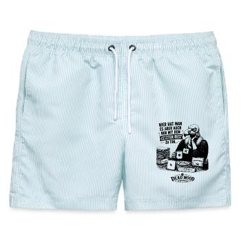 Büroangestellte mit Galgenhumor & trockener Ironie - Männer Badeshorts - hellblau gestreift - Vorne - AI Model Male 178 light (178cm)