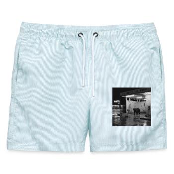 Retro Car Wash Bär Schwarzweiß Lost Places Animal - Männer Badeshorts - hellblau gestreift - Vorne - AI Model Male 178 light (178cm)