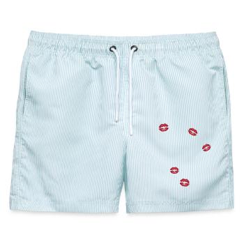 Lippen überall Kussmund mit Lippenstift Abdrücke - Männer Badeshorts - hellblau gestreift - Vorne - AI Model Male 178 light (178cm)