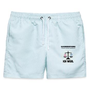 Gleichberechtigung – Verrücktes Konzept, ich weiß - Männer Badeshorts - hellblau gestreift - Vorne - AI Model Male 178 light (178cm)