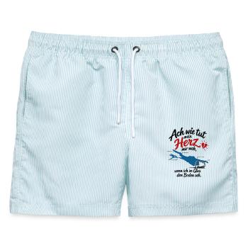 Bodensee Bier Spruch – Ach wie tut mein Herz weh - Männer Badeshorts - hellblau gestreift - Vorne - AI Model Male 178 light (178cm)