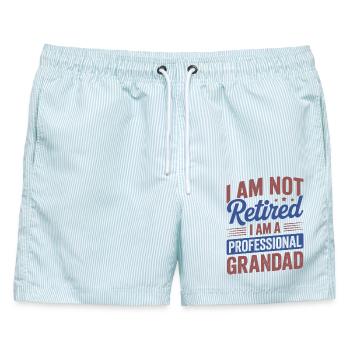 Ich bin nicht im Ruhestand. Ich bin ein professioneller Großvater. - Männer Badeshorts - hellblau gestreift - Vorne - AI Model Male 178 light (178cm)