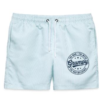 Grumpy der Mann, der Mythos, der schlechte Einfluss - Männer Badeshorts - hellblau gestreift - Vorne - AI Model Male 178 light (178cm)