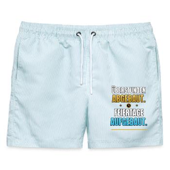 Überstunden abgebaut - Feiertage aufgebaut - Männer Badeshorts - hellblau gestreift - Vorne - AI Model Male 178 light (178cm)