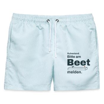 Ruhestand – Bitte am Beet melden - Männer Badeshorts - hellblau gestreift - Vorne - AI Model Male 178 light (178cm)